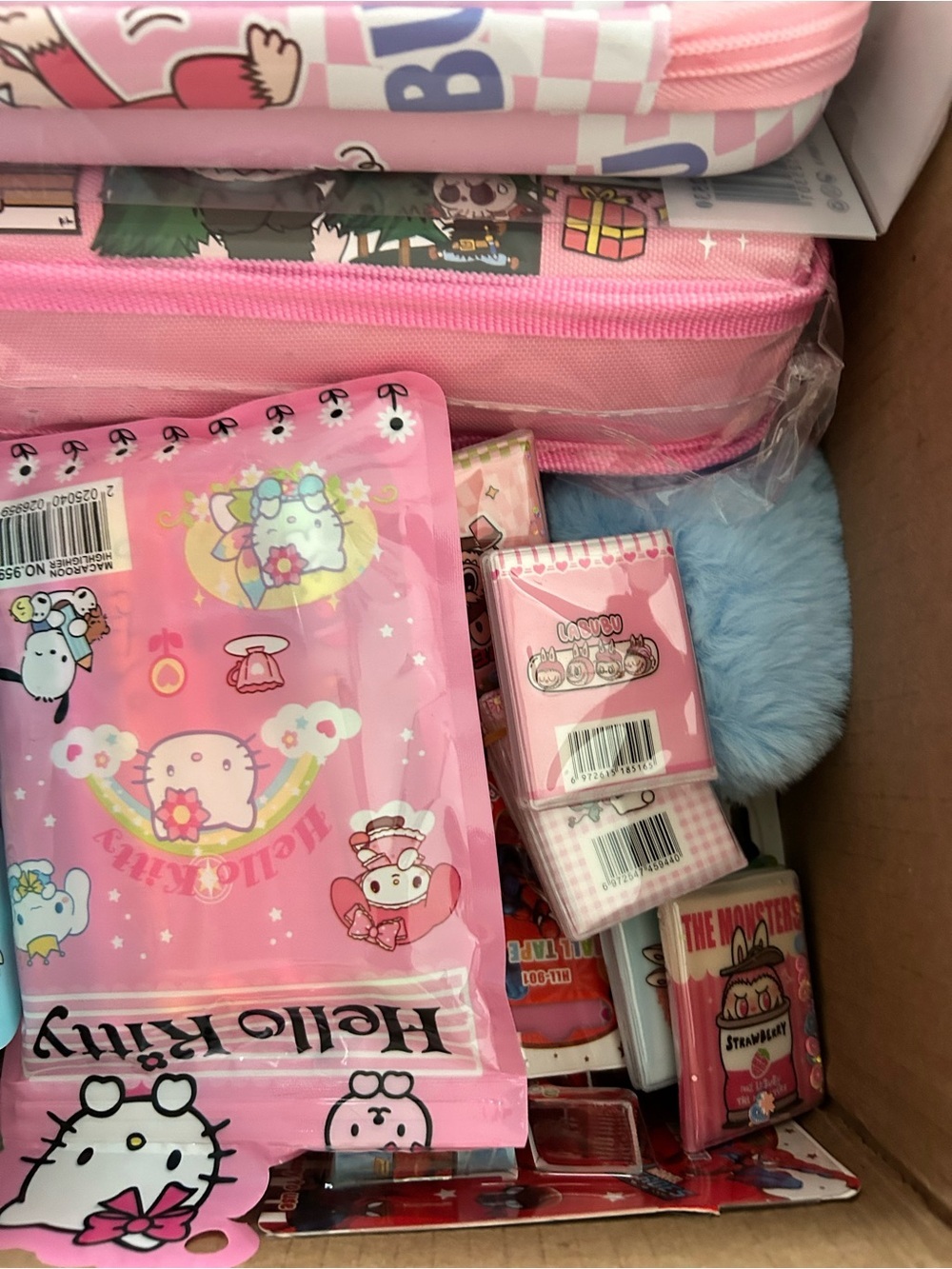 Crazy box k-pop, Sanrio and HK huge lot - Picture 6 of 7